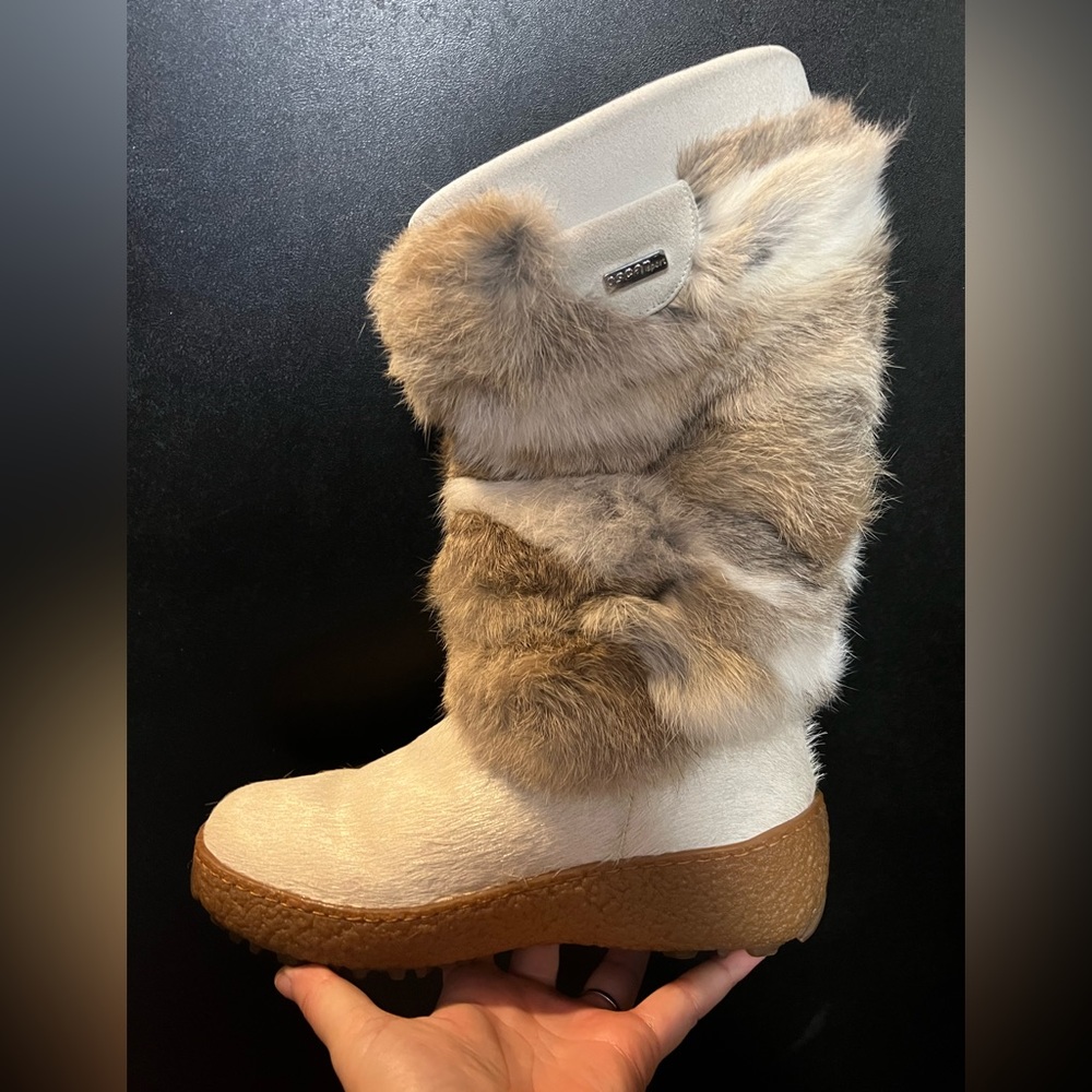 NEW - Oscar Sport White Norma Boots